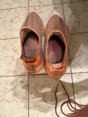 Men’s Yeezy 350 v2 clay -11 USD